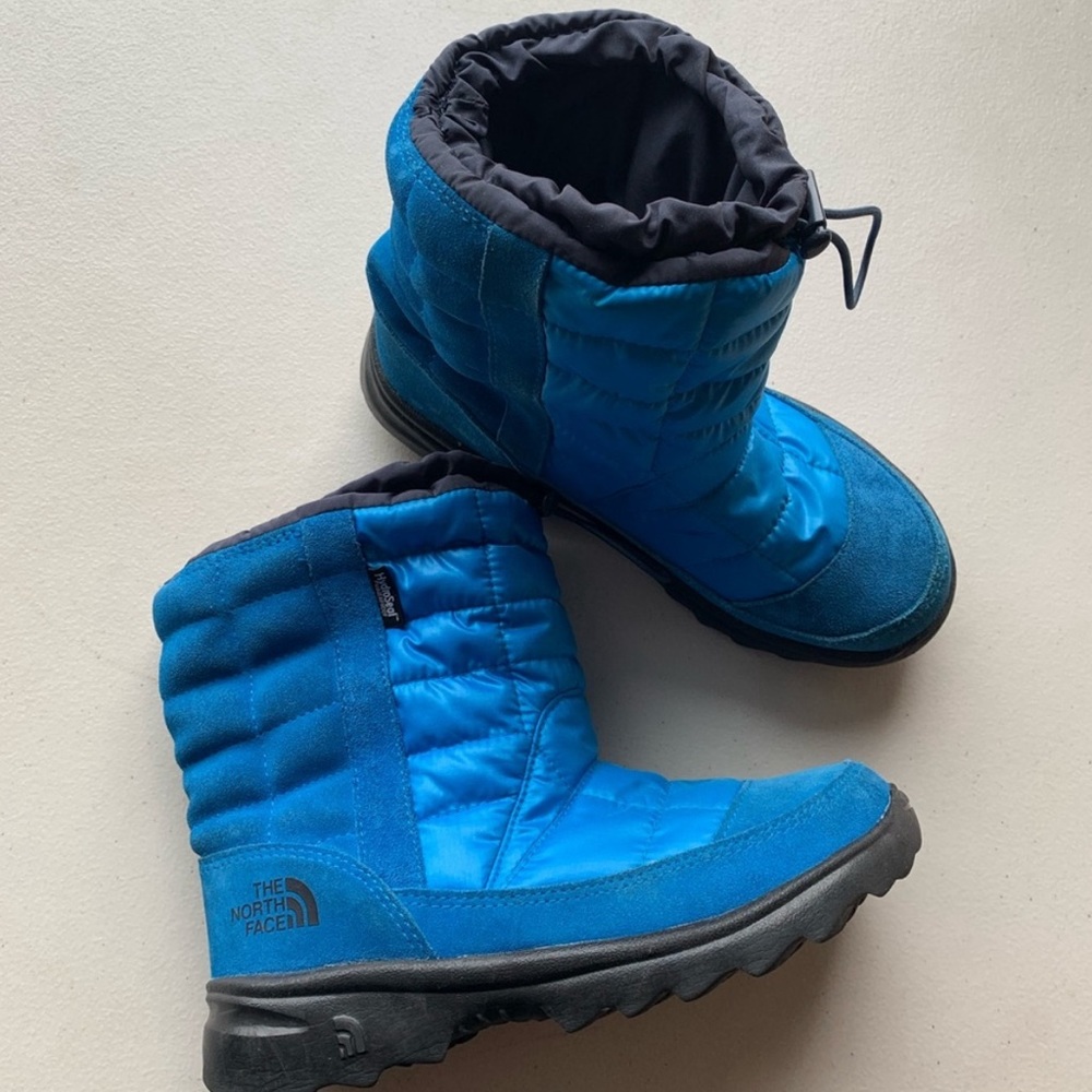 North Face kids winter boots - size 3 Blue